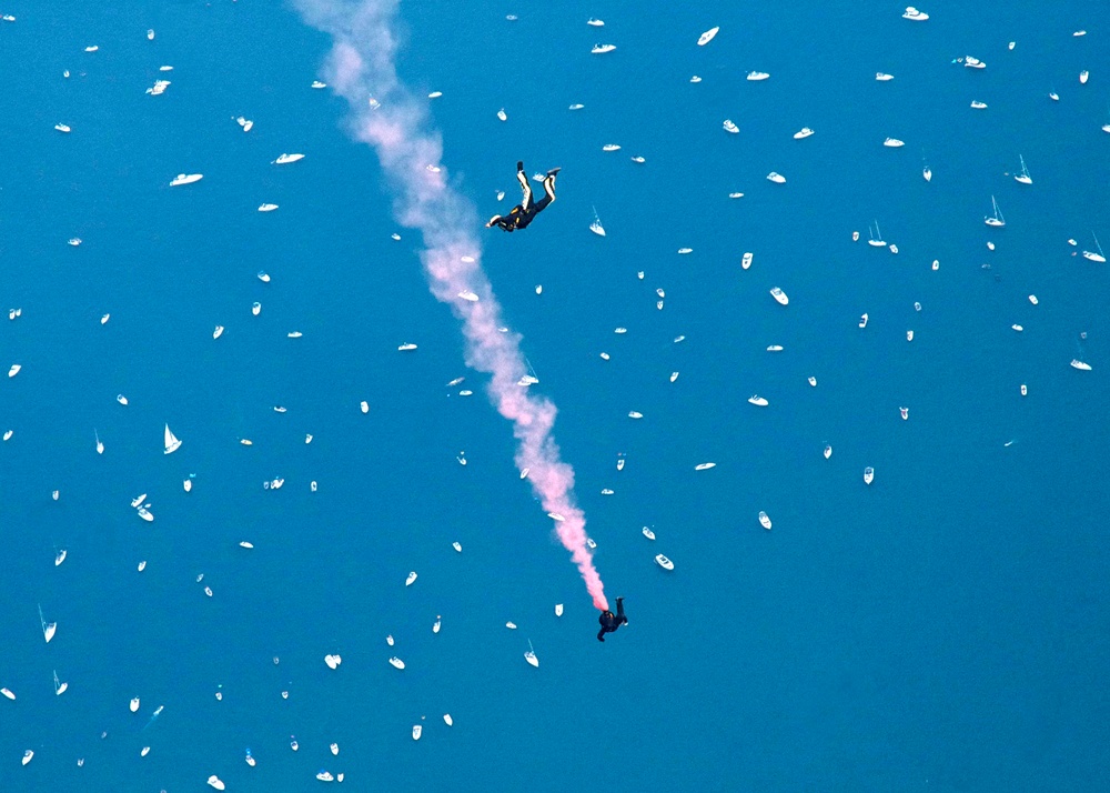 Golden Knights Help Celebrate 50th Chicago Air and Water Show