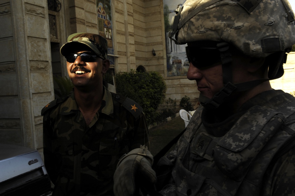 U.S. and Iraqi Soldiers Conduct Joint Patrol