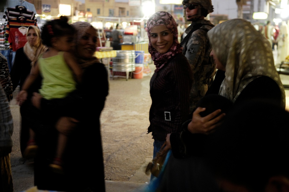 U.S. and Iraqi Soldiers Conduct Joint Patrol