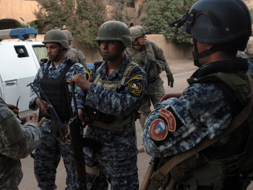 4th Co. NPs clears houses in Jaza'ir