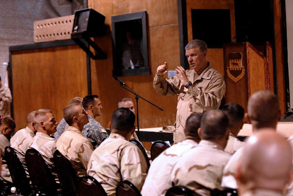 Chief of Naval Operations, Master Chief Petty Officer Answer Sailors' Questions during All-Hands Call