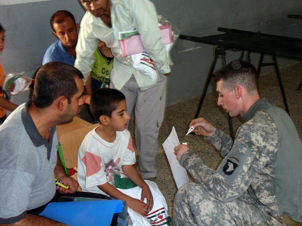 Strike Troops, Iraqi physicians aid local residents in Kateib