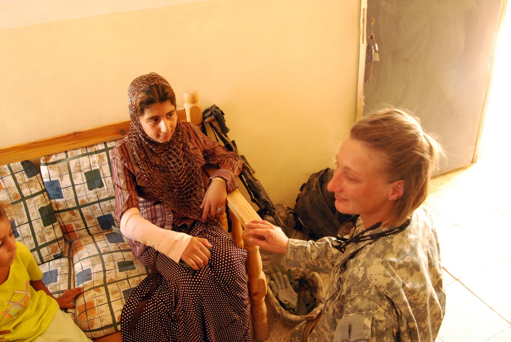 MND-B Soldiers provide helping hand to those in need