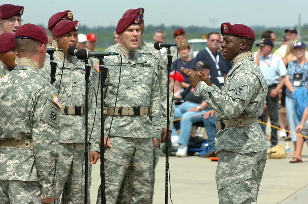 Generations of Paratroopers Come Together in St. Louis