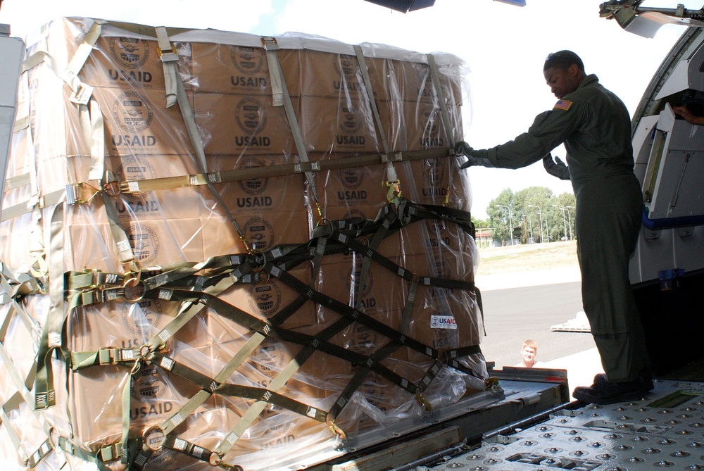 Skytrain loads humanitarian supplies for Republic of Georgia