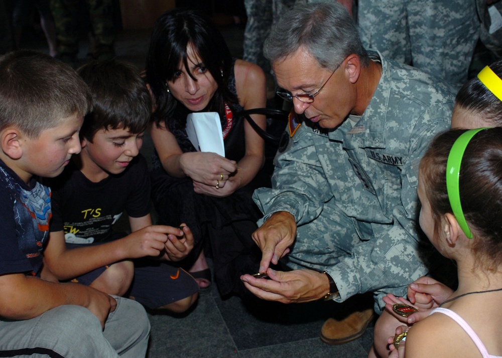 U.S. officials visit Georgia citizens, examine humanitarian efforts