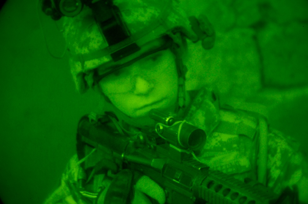 Iraqi, U.S. Soldiers conduct joint patrol