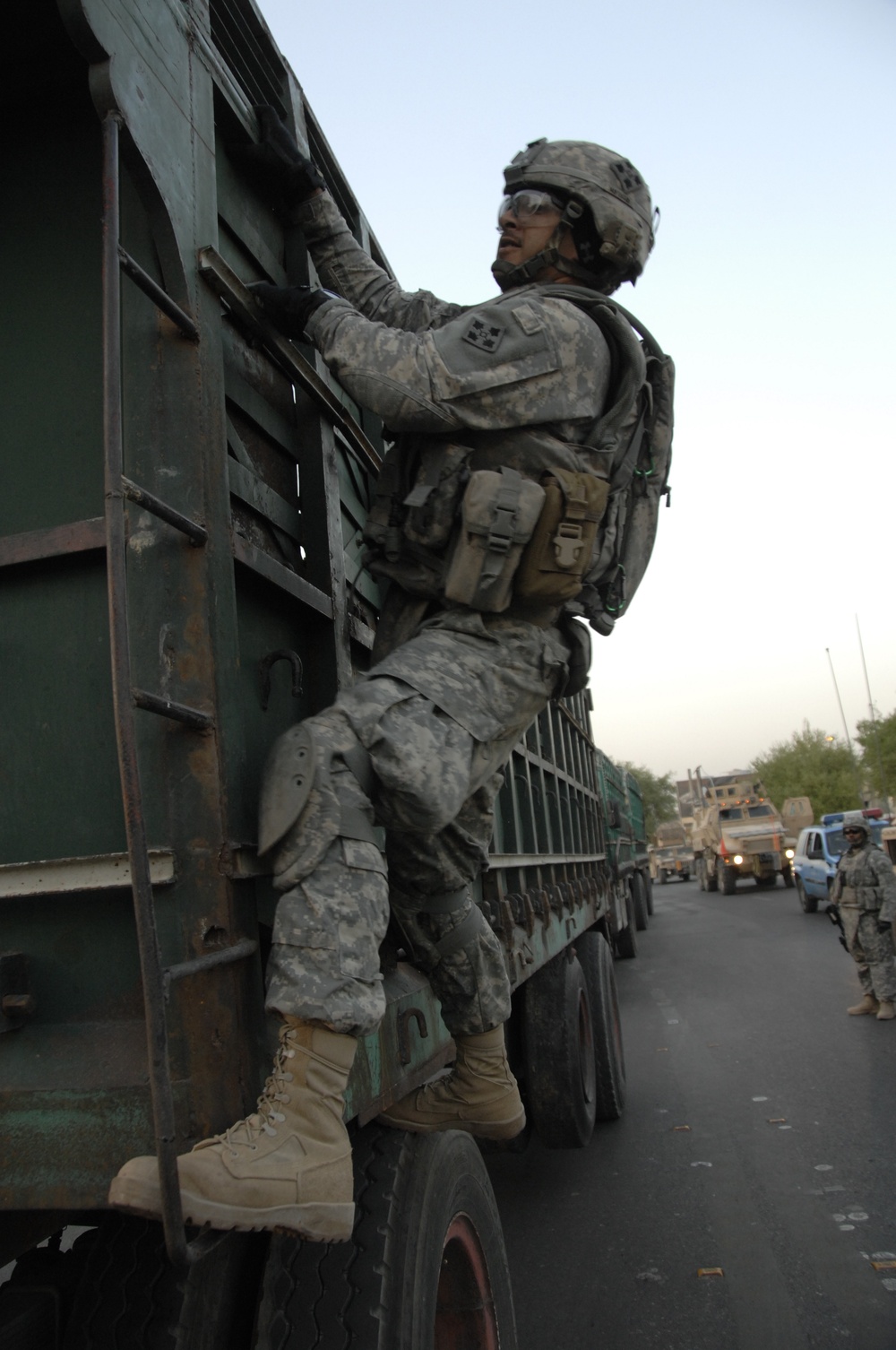 U.S. Soldiers, Iraqi police Conduct, Assess Checkpoint