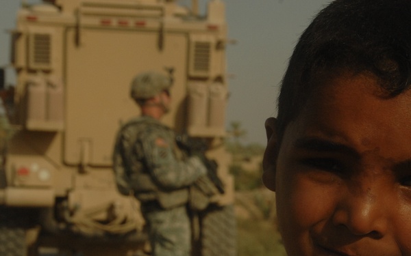 U.S. Soldiers Assess Iraqi Checkpoint