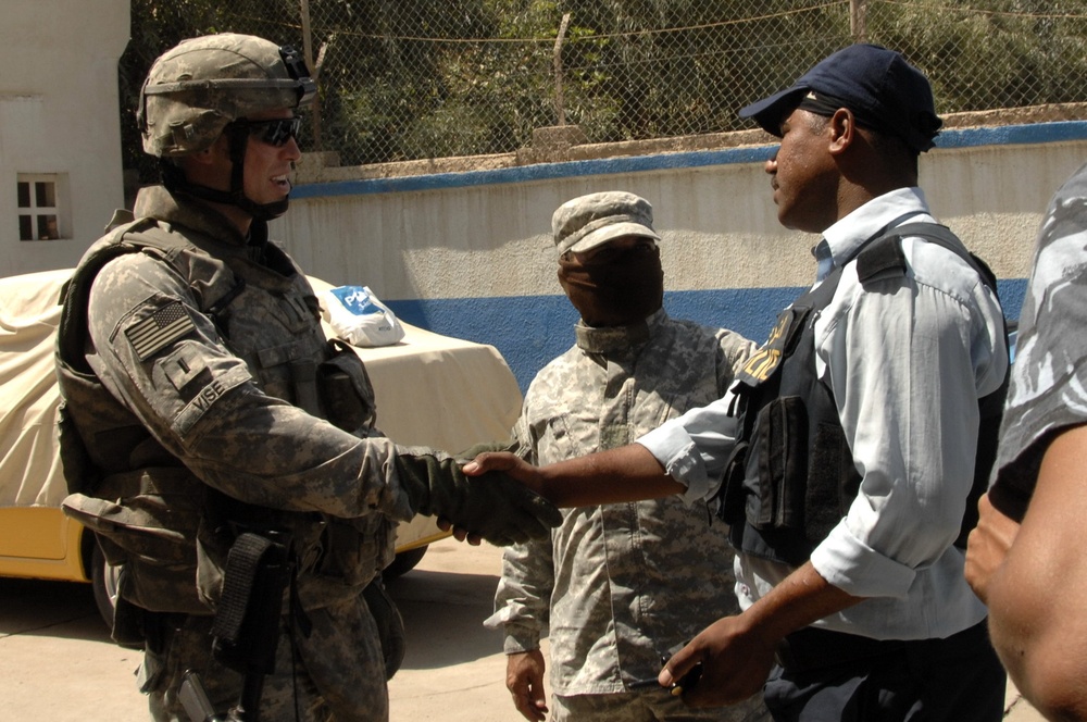 U.S. Soldiers train Iraqi police in Reaction to Contact