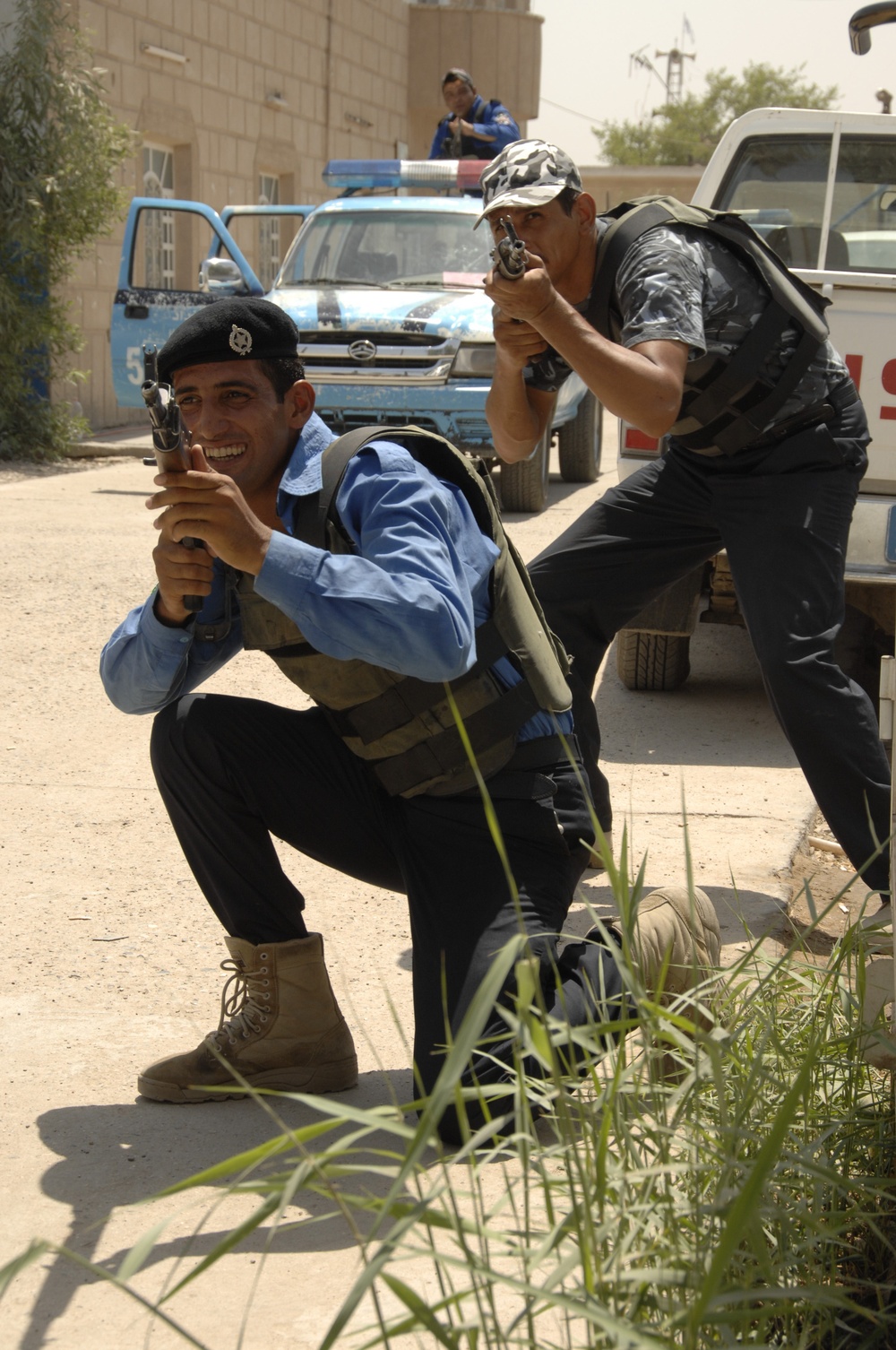 U.S. Soldiers train Iraqi police in Reaction to Contact