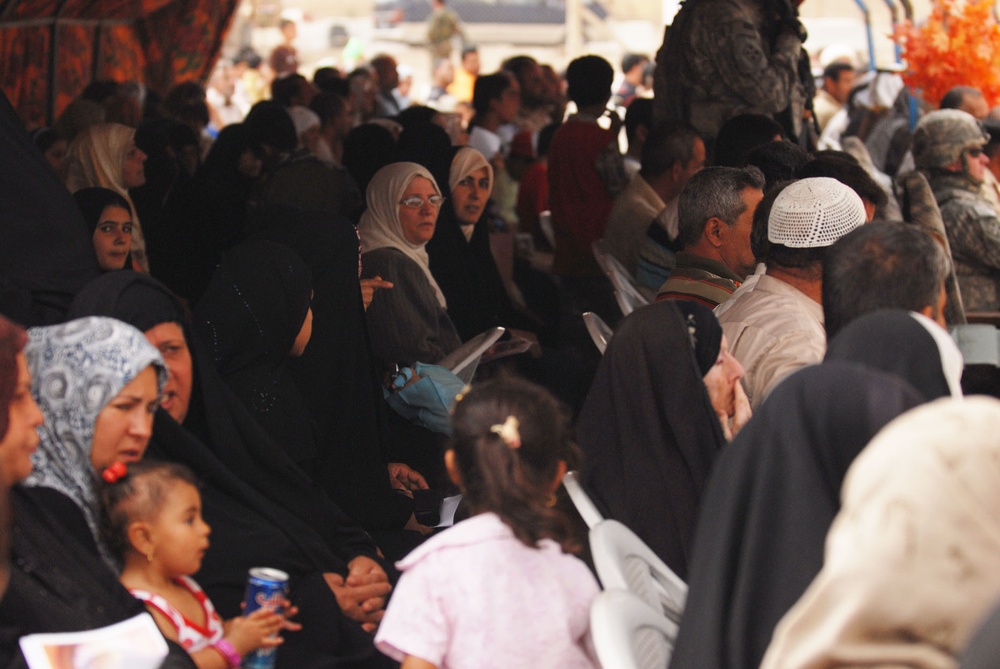 Iraqi leaders, MND-B Soldiers welcome 250 families back to Jihad community in Rashid