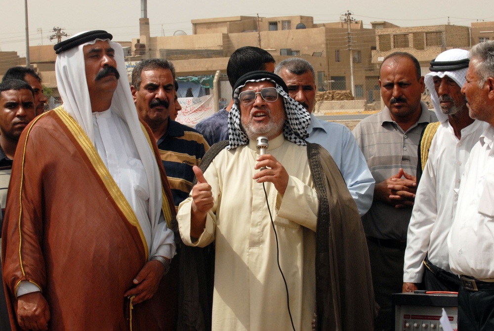 Iraqi leaders, MND-B Soldiers welcome 250 families back to Jihad community in Rashid