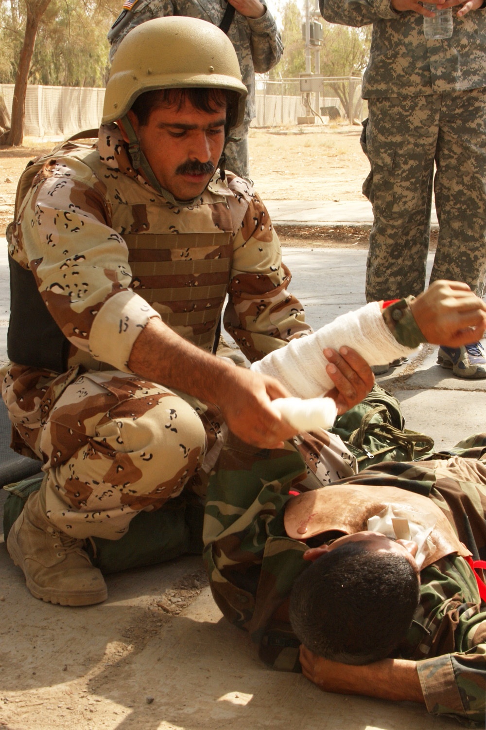 Iraqi Army soldiers learn lifesaving skills through Combat Life Saver course