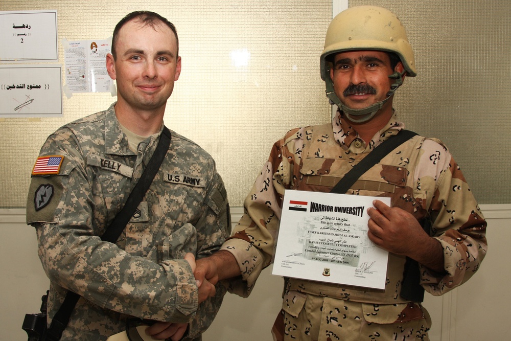 Iraqi Army soldiers learn lifesaving skills through Combat Life Saver course