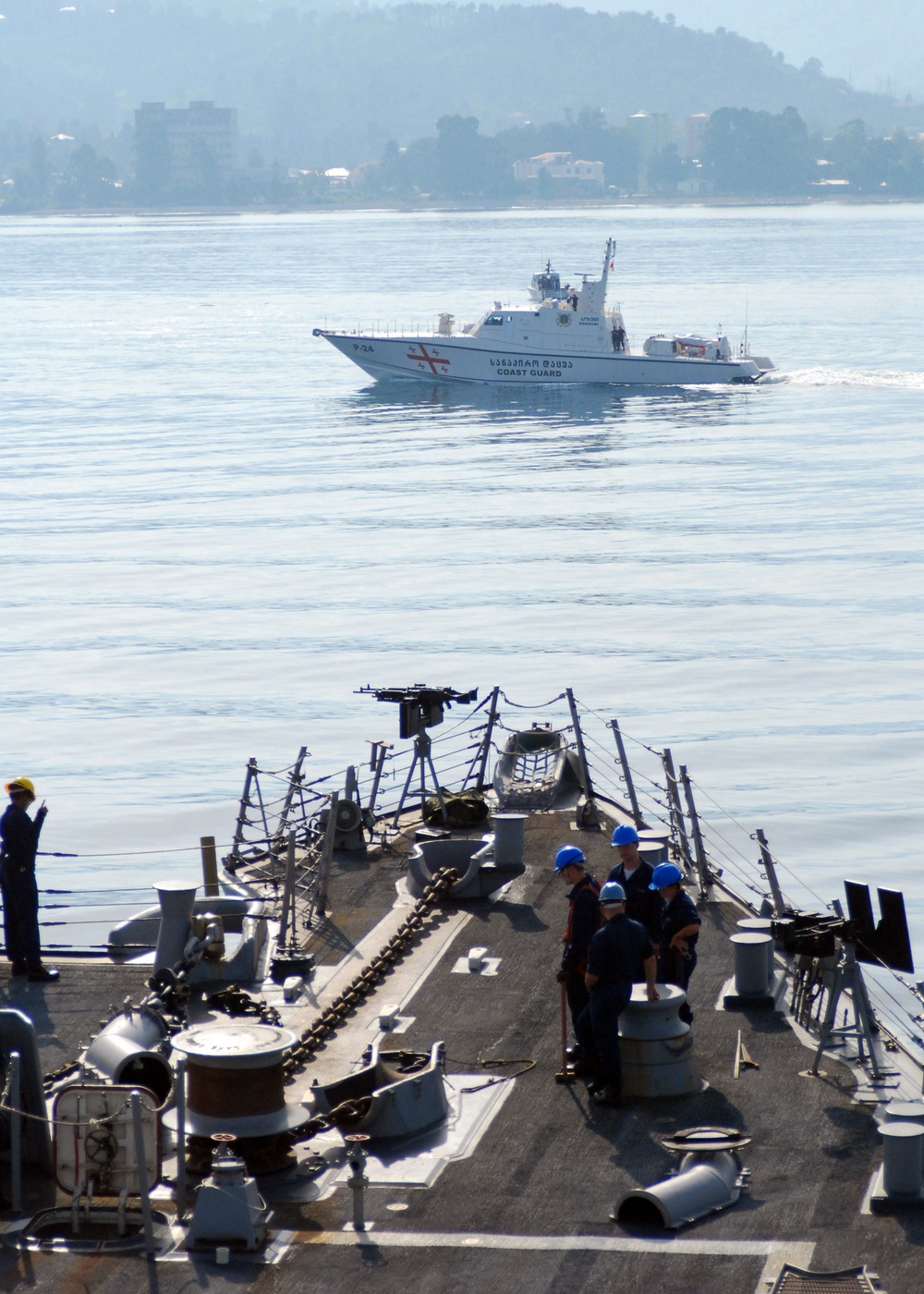 USS McFaul delivers supplies to Georgia