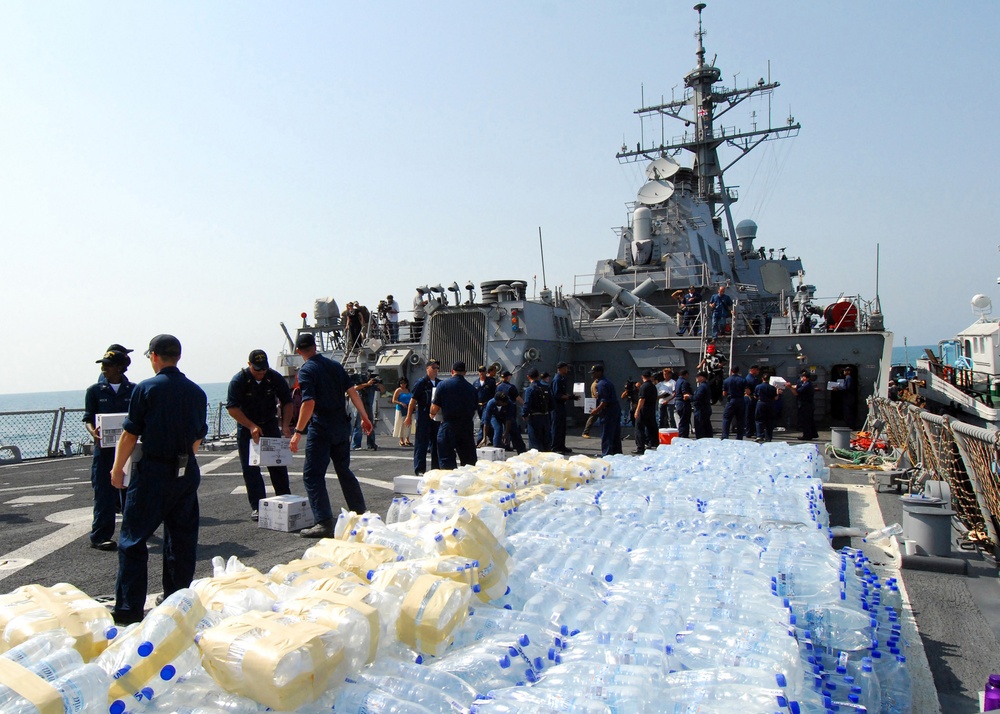 USS McFaul delivers supplies to Georgia