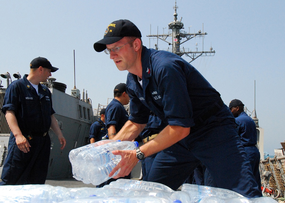 USS McFaul delivers supplies to Georgia