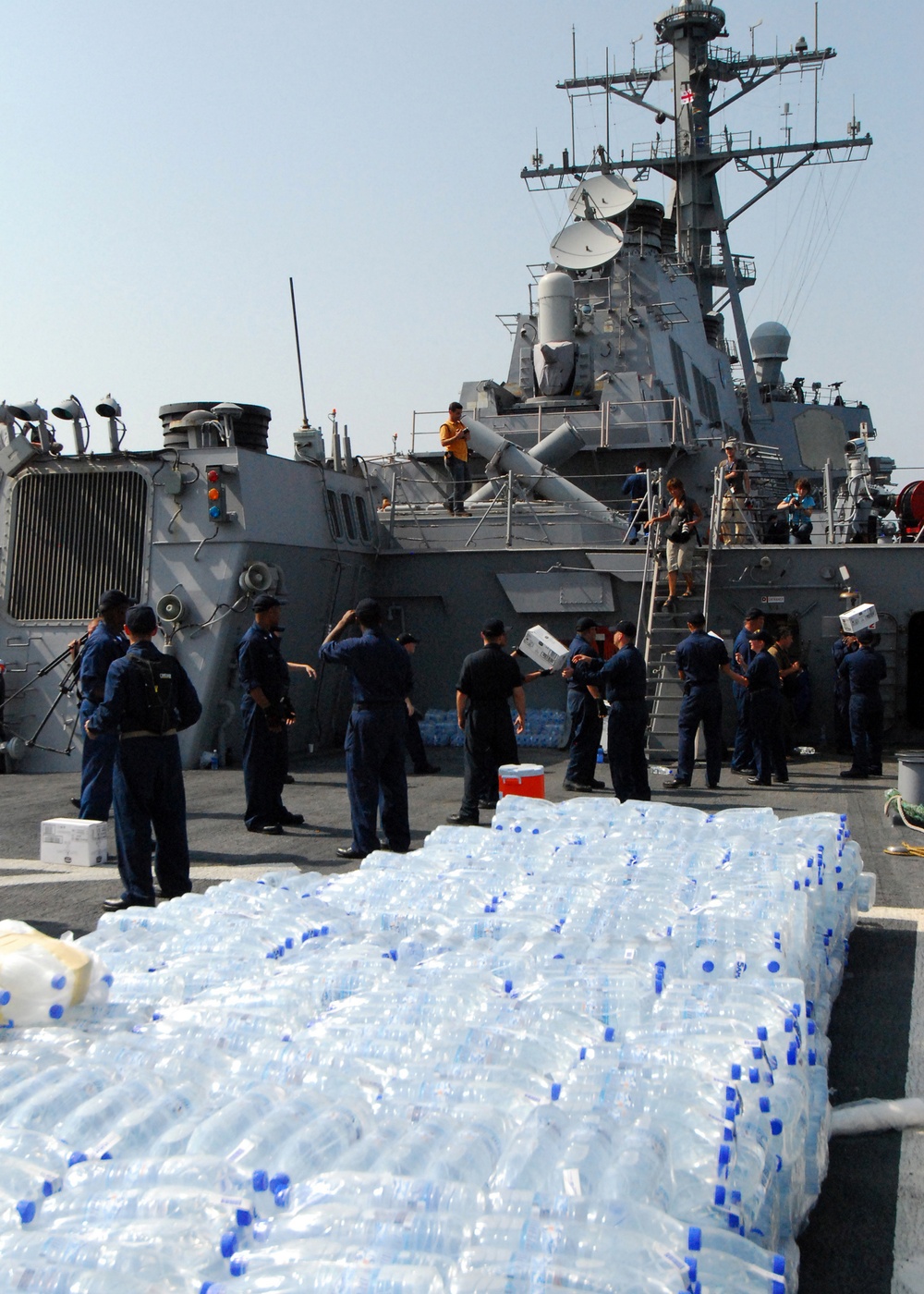 USS McFaul delivers supplies to Georgia