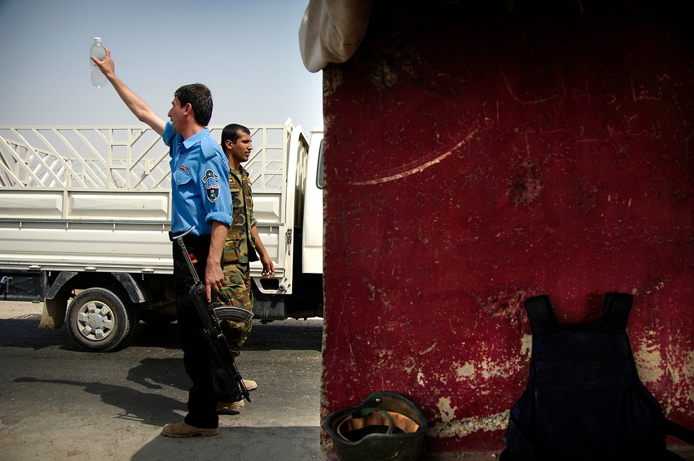 Iraqi Soldiers Work Checkpoint