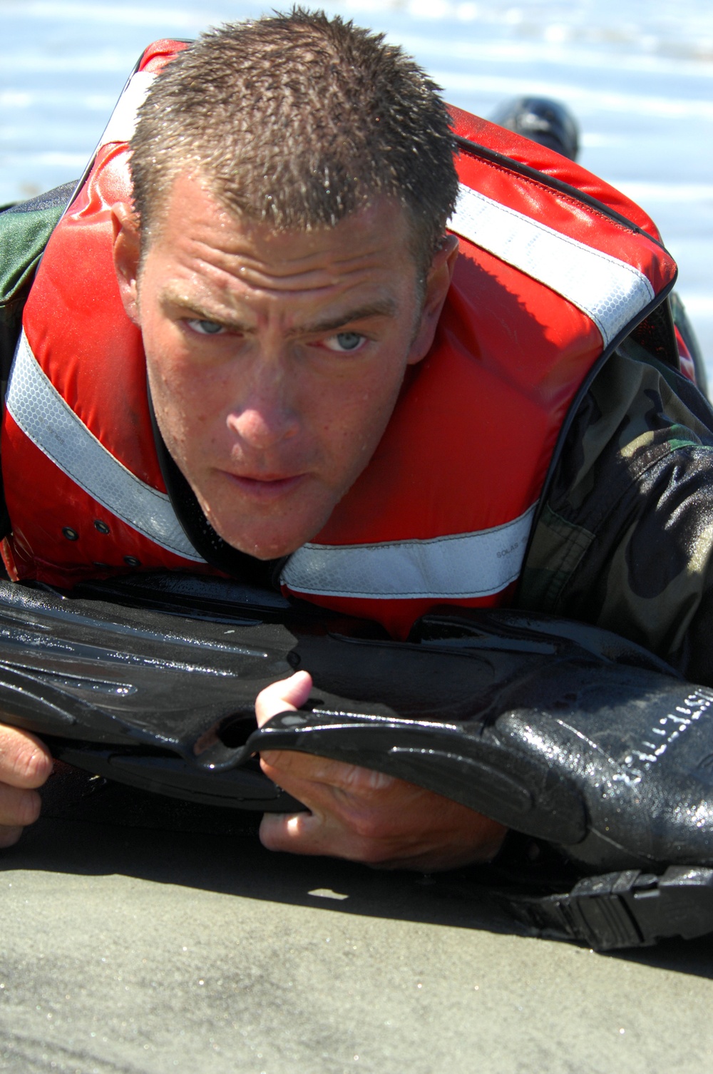 Basic Crewman Students Tested in Final Training Evolution