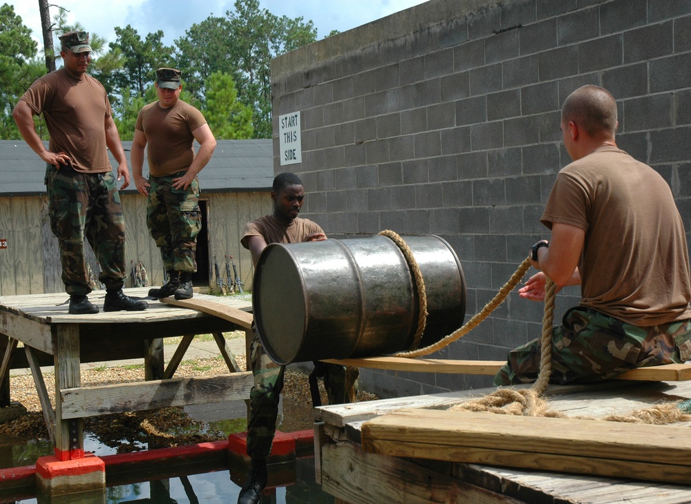 Seabees Attain Teambuilding Skills at Leadership Reaction Course