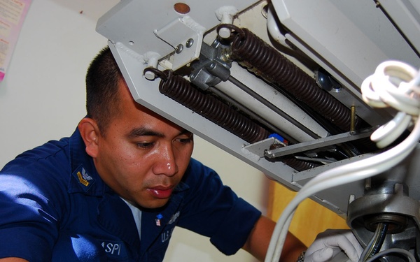 USNS Mercy helps with Repairs during Pacific Partnership 2008