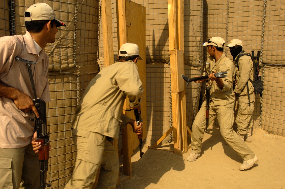 Iraqi SWAT Conducts Breach Exercise