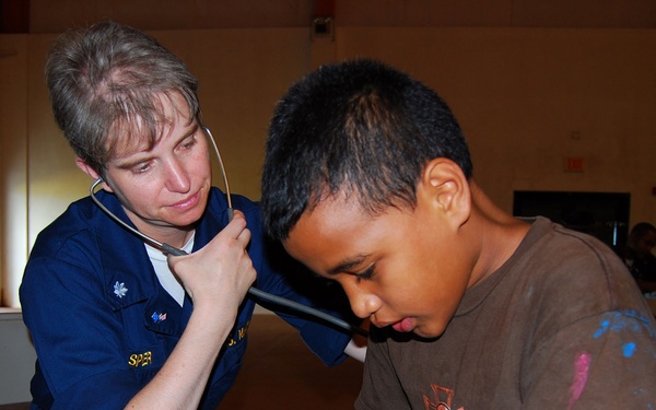 Sailors Assist Patients during Pacific Partnership 2008