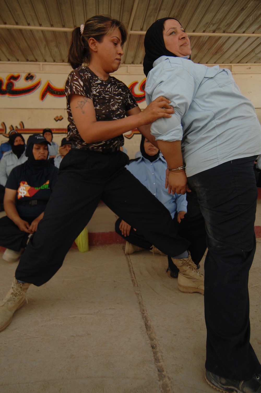 Female Iraqi police train with U.S. Soldiers