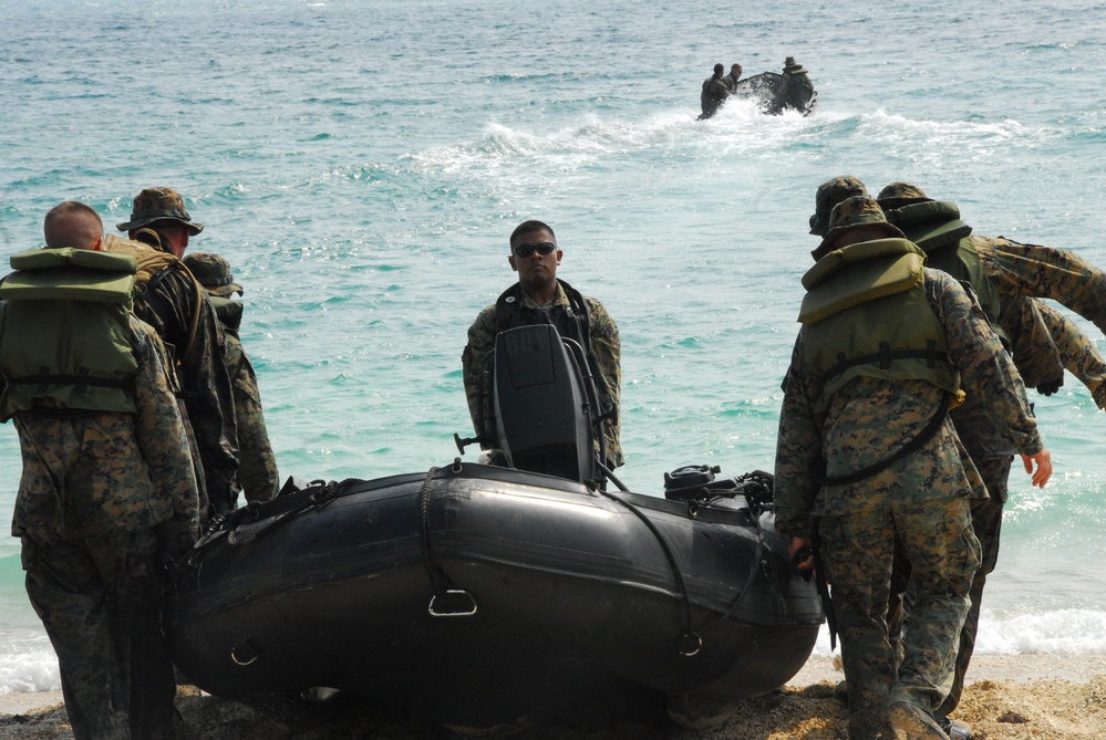 Students on Okinawa Learn Skills in Coxswain Course3