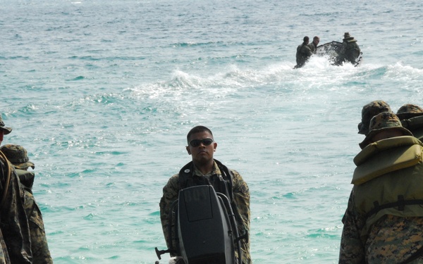 Students on Okinawa Learn Skills in Coxswain Course3