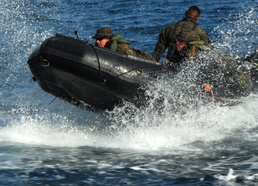 Students on Okinawa Learn Skills in Coxswain Course4
