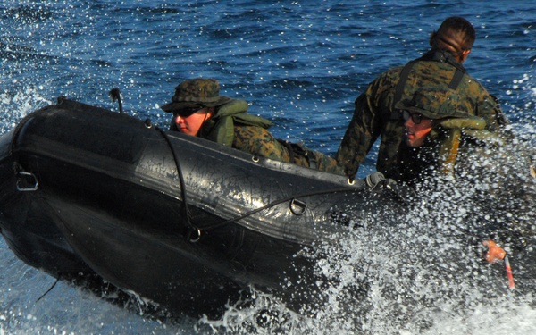 Students on Okinawa Learn Skills in Coxswain Course4