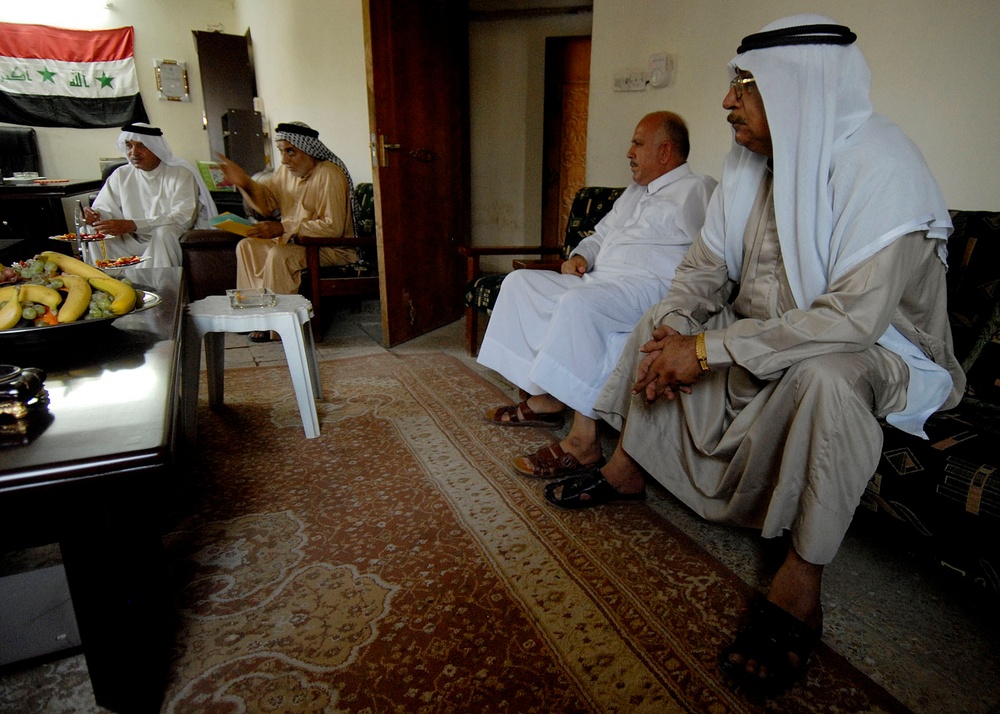 Warrior Soldiers meet with Sunni leaders in Doura