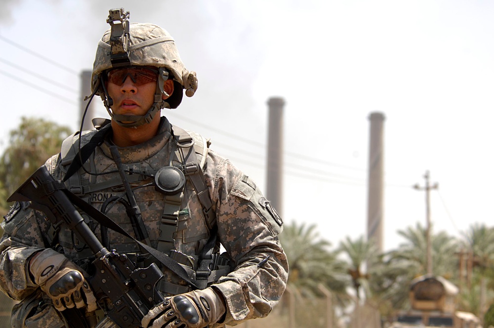 Warrior Soldiers patrol Rashid district's Jaza'ir community