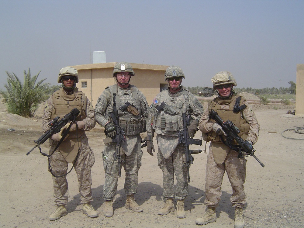 East Oahu Marines Work With West Oahu Cavalry Squadron in Al Anbar Province