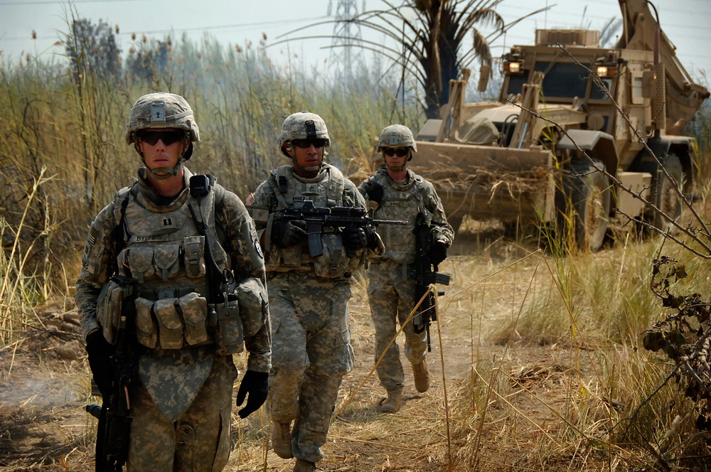 U.S., Iraqi Soldiers Conduct Controlled Fire