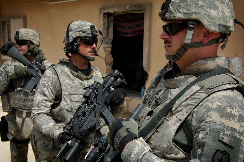 U.S., Iraqi Soldiers conduct assessment of checkpoints