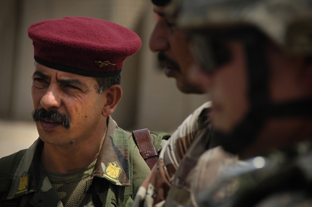 U.S., Iraqi Soldiers conduct assessment of checkpoints