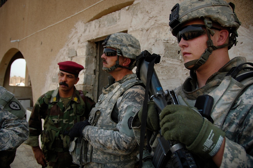 U.S., Iraqi Soldiers conduct assessment of checkpoints