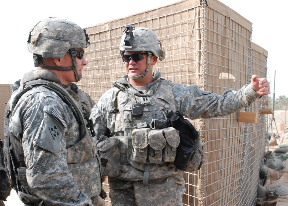 4th Infantry Division Commanding General awards Bronze Star Medal