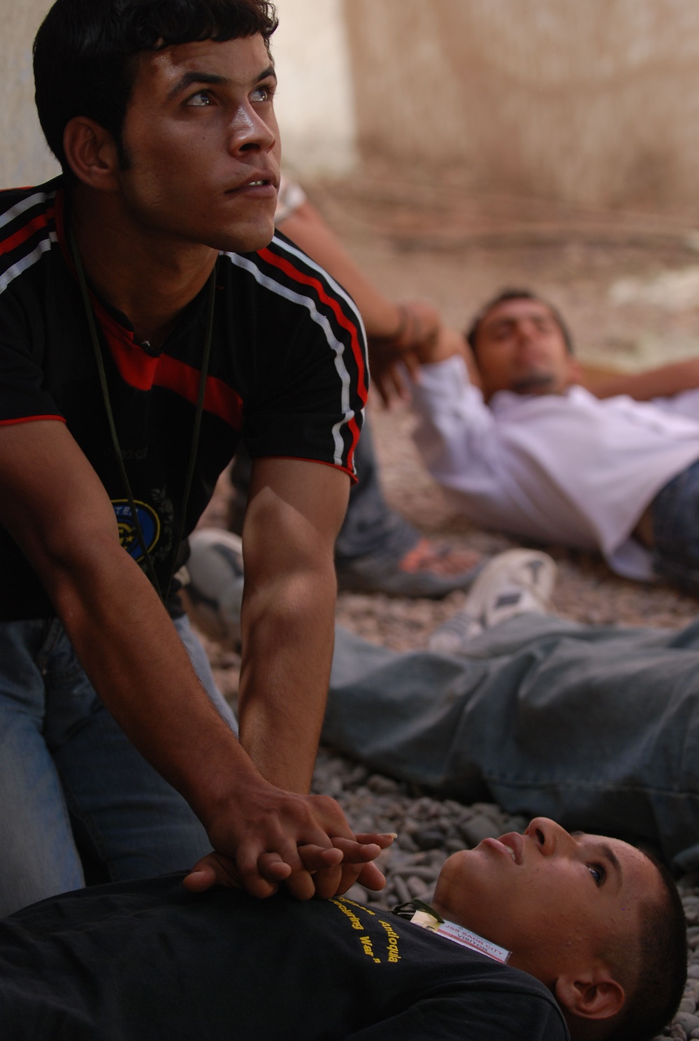 Regular Soldiers teach Iraqi lifeguards how to save a life