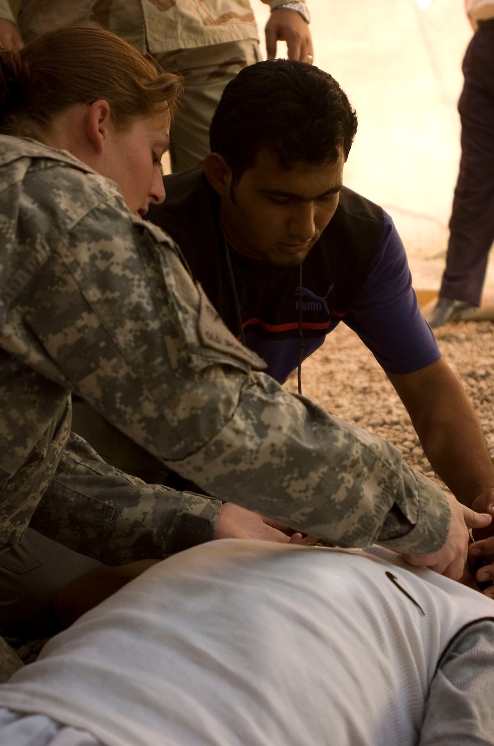Regular Soldiers teach Iraqi lifeguards how to save a life