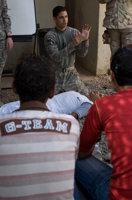 Regular Soldiers teach Iraqi lifeguards how to save a life
