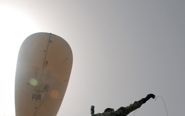 Phoenix Soldiers take eyes to skies, keep Aerostat flying high above Rashid