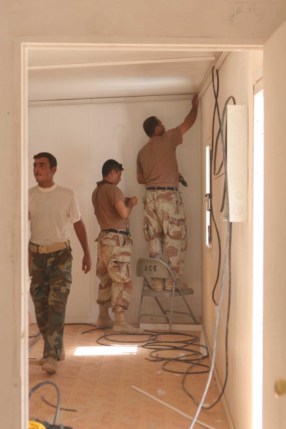 Laying the 'ground' work at Camp Mejid: 3rd MAW (Fwd.) Marines lead basic electrical skills course for Iraqi Army