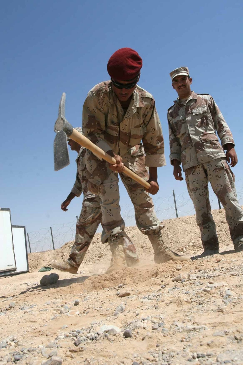Laying the 'ground' work at Camp Mejid: 3rd MAW (Fwd.) Marines lead basic electrical skills course for Iraqi Army