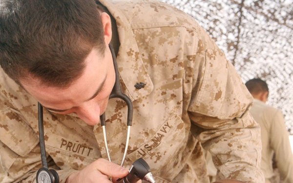 Doctors visit Sudanese refugees