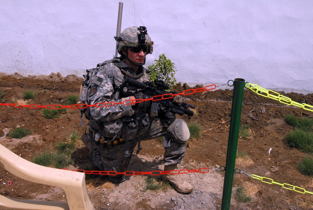 MND-B Soldiers provide security at Mithaq Pool opening